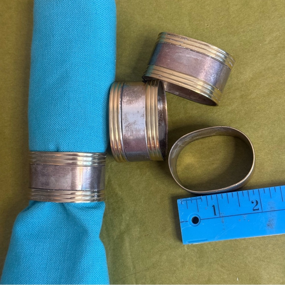 Vintage two tone Brass Napkin Rings set - Picture 3 of 4